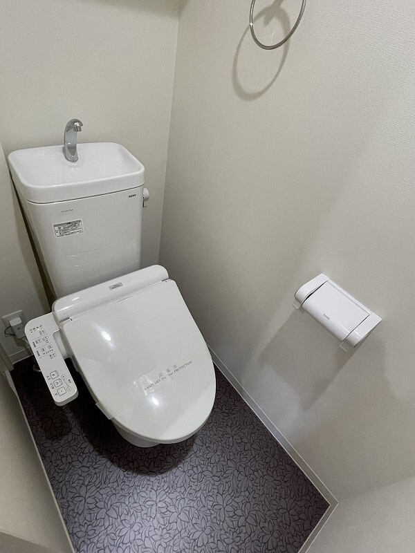 横浜市神奈川区東神奈川１丁目の賃貸マンションのトイレ|嬉しい個室温水洗浄便座♪