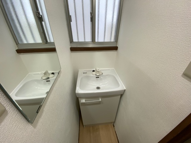 独立洗面化粧台が付いています！