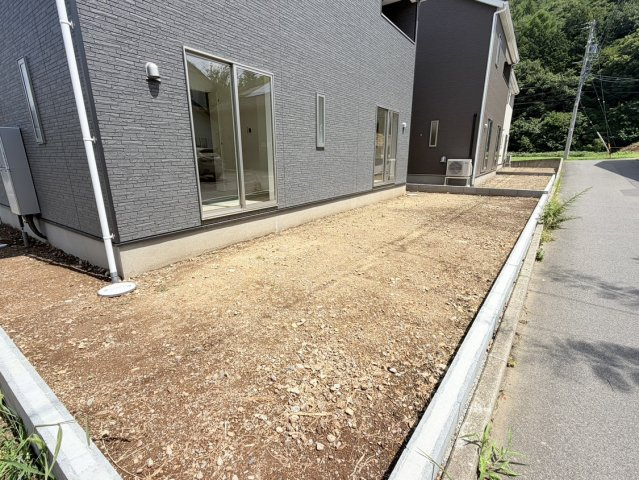 塩尻町(第11)　建売住宅の庭