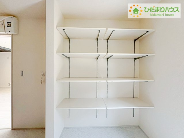 ひたちなか馬渡17期　新築戸建の収納|ゆったりとした洗面所には物入れを完備！タオルや洗剤をしまえます(^^)/