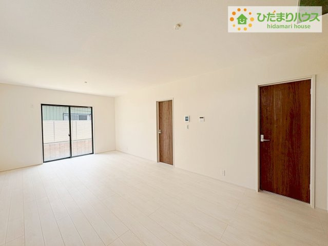 ひたちなか馬渡17期　新築戸建の居間・リビング|家族の集まるLDKは広々19.9帖！贅沢な空間を演出！