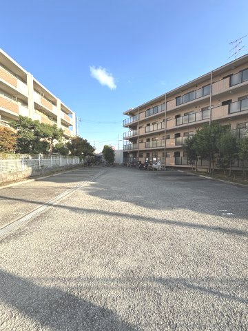 セレーノ園田の駐車場