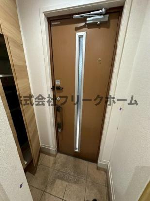 武蔵野市関前３丁目の一戸建ての玄関