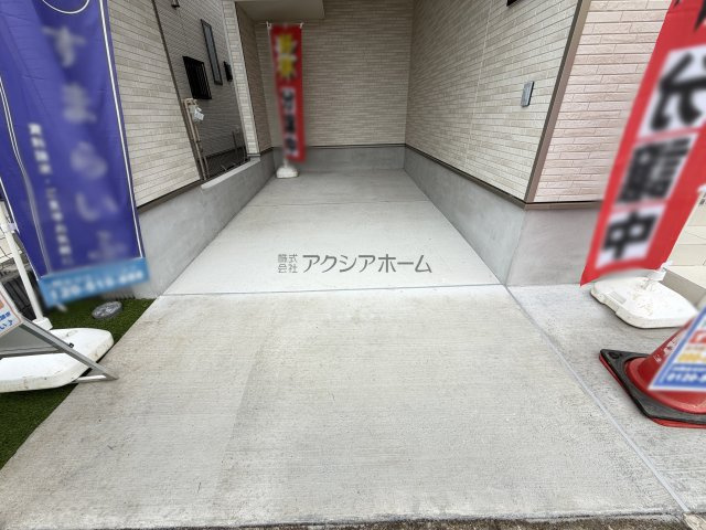 所沢市東所沢4丁目・全3棟　新築一戸建　B号棟の駐車場|ビルトインガレージ1台分あり