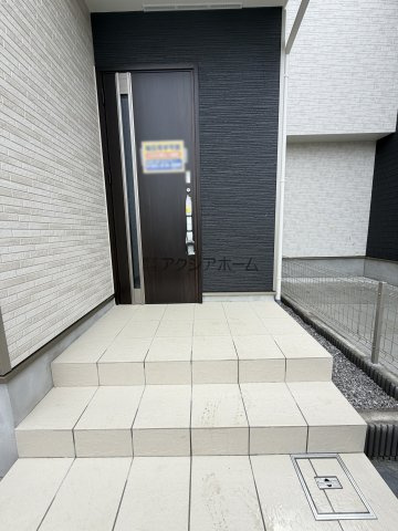 所沢市東所沢4丁目・全3棟　新築一戸建　B号棟の玄関