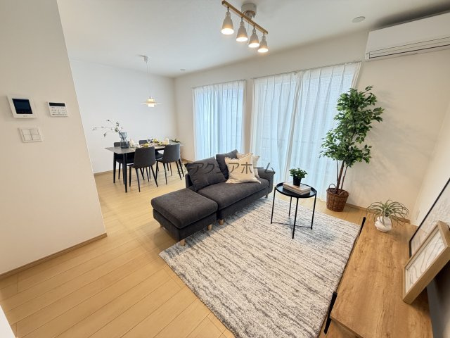 所沢市東所沢4丁目・全3棟　新築一戸建　B号棟の居間・リビング|LDK15.7帖(家具は含まれません)