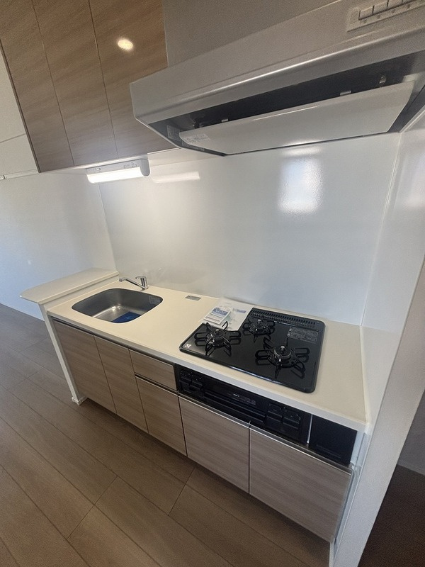 横浜市鶴見区生麦５丁目の賃貸マンションのキッチン|★三口コンロのシステムキッチン★