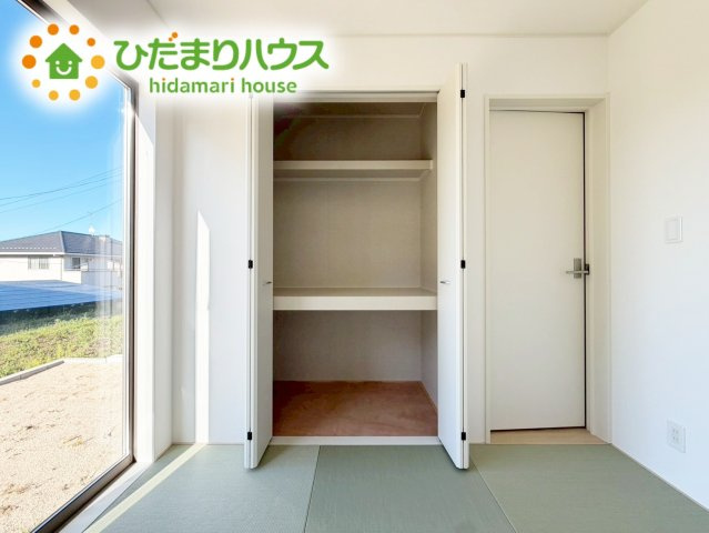 いわき市金山町第10　新築戸建　2号棟の和室|和室の収納は横開きクローゼット！
しまった物の出し入れも楽々です(^^)