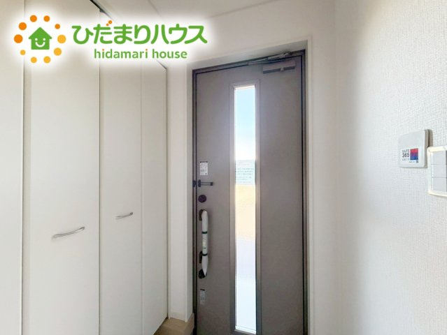 いわき市金山町第10　新築戸建　2号棟の玄関|玄関は常にすっきり片付いているのが理想！
これだけの大容量シューズボックスがあれば、捨てたくないものを捨てたりする必要もありません♪
