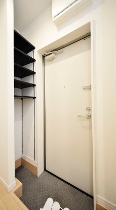 プランタン六町の玄関