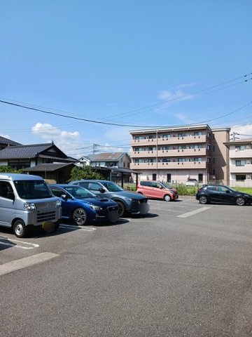 ユニベールＢの駐車場|駐車スペースもあります