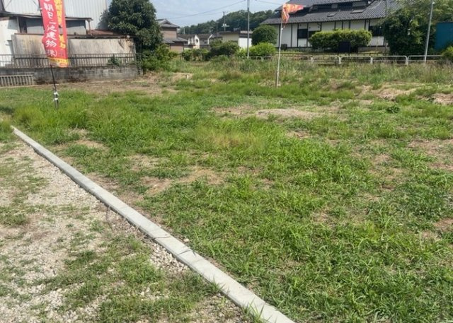 【外観】 | 土地購入を検討されている場合、境界杭がない状態で購入してしまうと境界確定測量をする必要があり、費用がかかります。購入の前に、売主、隣土地所有者立ち合いのもと境界を確定し境界杭を設置するのがベストです。