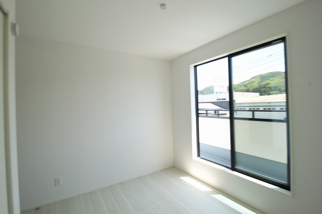 吾川郡いの町駅東町　新築戸建　2号棟（全3区画）の洋室|2F　南西の部屋　5.37帖