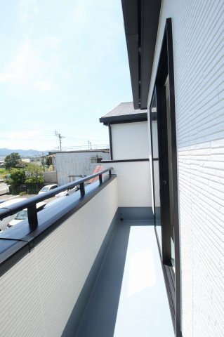 吾川郡いの町駅東町　新築戸建　2号棟（全3区画）のバルコニー|2F　南西の部屋　5.37帖