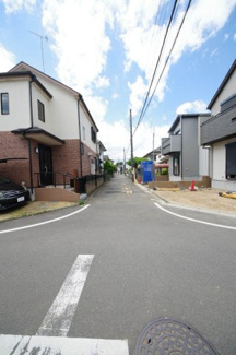 【前面道路含む現地写真】 | 令和８年５月２９日撮影　建築中