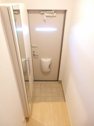 ノ－ブル川内Ⅴ番館の玄関|明るい玄関です