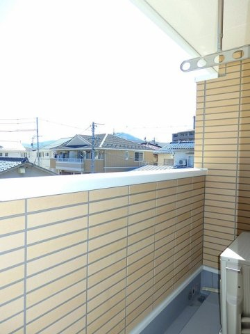 ノ－ブル川内Ⅴ番館のバルコニー|バルコニーからの眺めを楽しみながら食事をしませんか