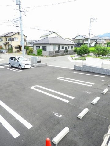 クララヴィスタの駐車場|カースペースがあります