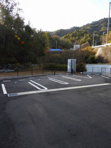 レジデンス　セレノの駐車場|駐車場があるので、車を買う予定の方も安心です