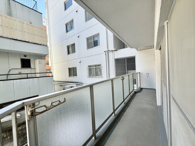 日商岩井上前津ハイツのバルコニー