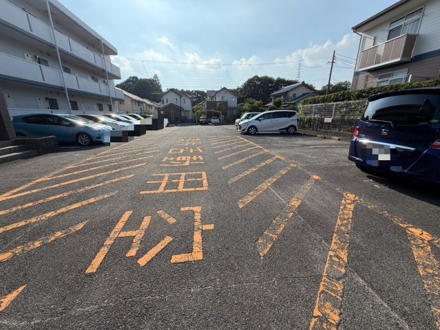 トミヨシロンハイツの駐車場