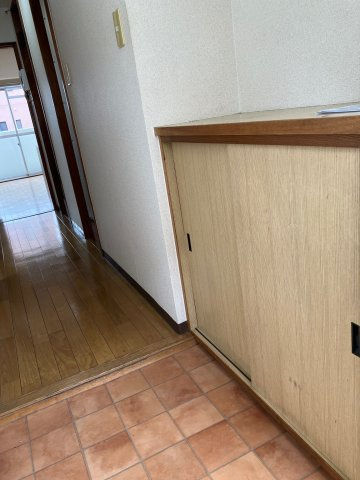 メナードビルの玄関