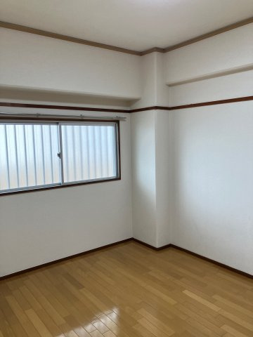 メナードビルの洋室