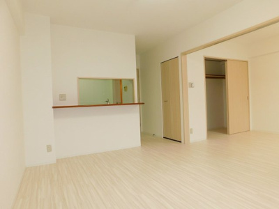 【居間・リビング】 | パレ久保田 | ※同建物参考画像