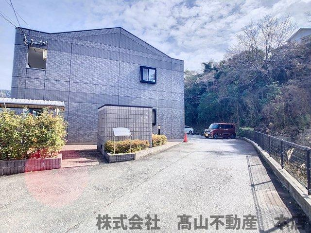 宗像市平等寺のアパートの駐車場|外観写真（昼）