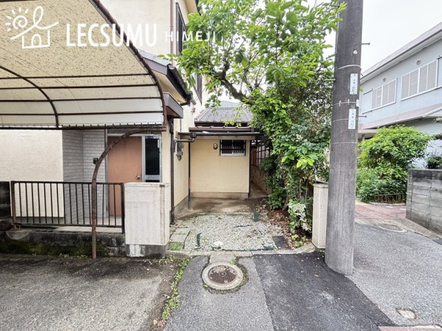 姫路市御立西3丁目/中古戸建の駐車場