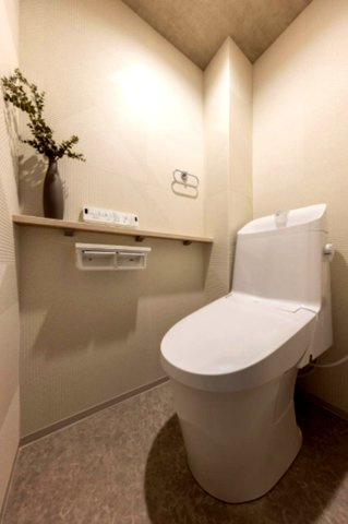 津門ハイデンスのトイレ|節水型でエコなトイレには、今では当たり前のウォシュレット付き。

