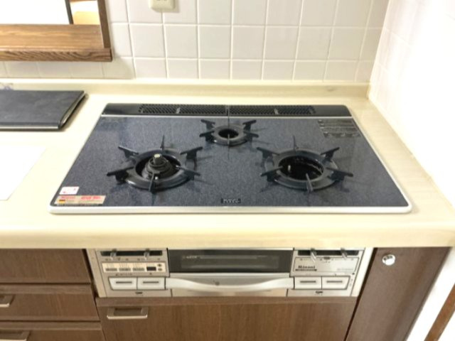ロイヤルマンション西津田のキッチン|3コンロ