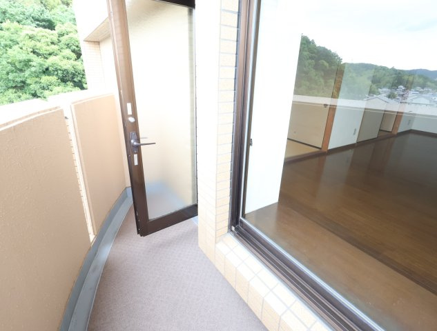 ロイヤルマンション西津田のバルコニー