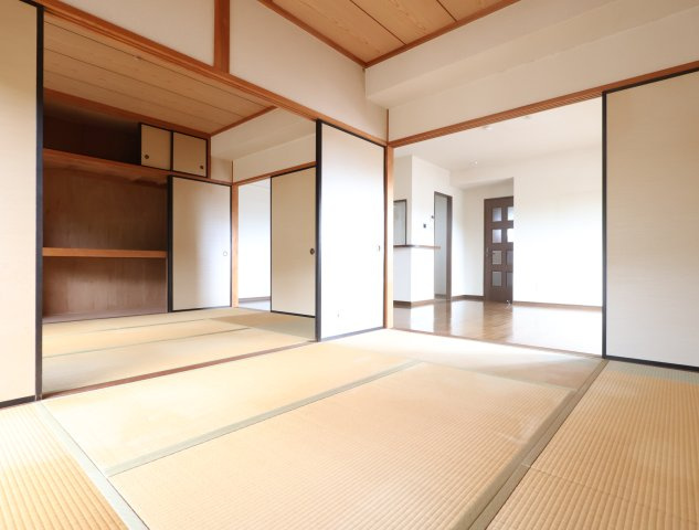 ロイヤルマンション西津田の和室|6帖和室！