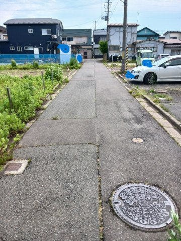 【前面道路含む現地写真】