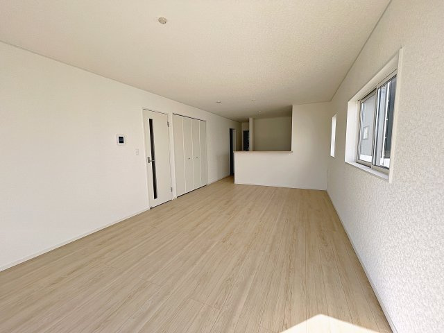 新築戸建・新築建売　郡山市田村町東山第1　守山小・守山中の居間・リビング|19.5帖のLDKは開放的でご家族が集まるくつろぎの空間です！