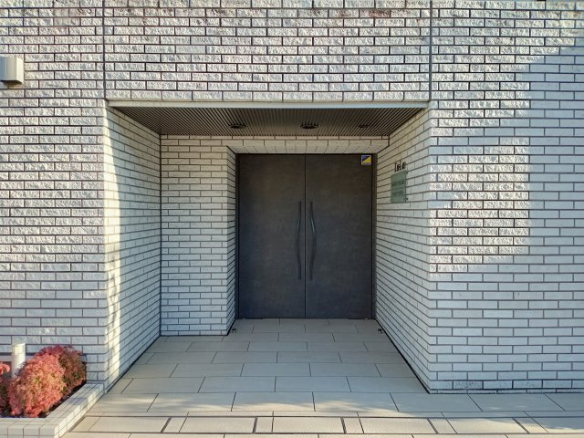 川崎市麻生区高石３丁目の賃貸マンションのエントランス