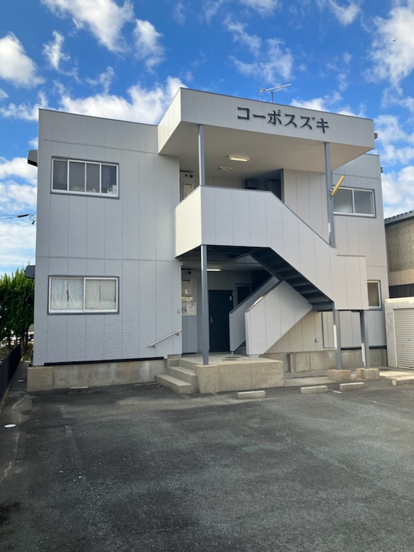 コーポスズキの駐車場