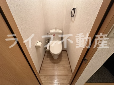 ヴァロンドール角田A・B・C棟のトイレ|落ち着いた色調のトイレです