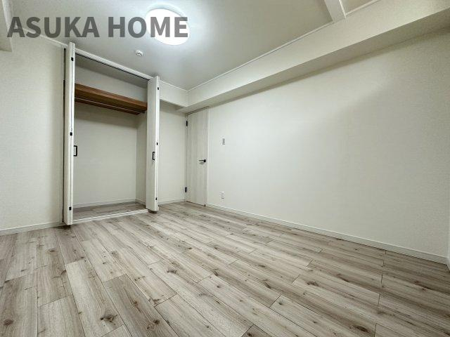 ライオンズマンション鶴ヶ峰ガーデンの洋室|広々とした6.2帖の主寝室は居心地も良さそうですね。