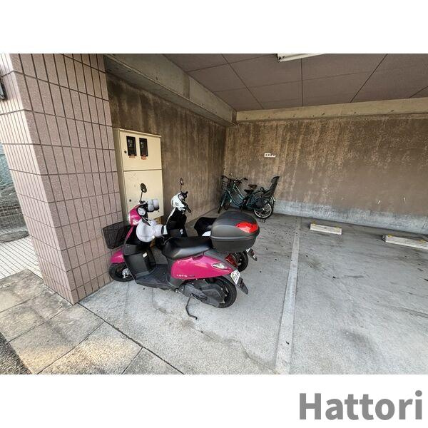 エステート松尾IIIの駐車場