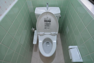 道意町センタープール前貸家のトイレ