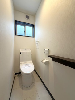【トイレ】 | 旭町3丁目　戸建 | 2階のトイレです