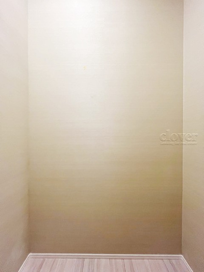 【収納】 | 戸山マンション | 玄関のシューズインクローゼット。棚板は可変式になっているので、靴に限らず大小さまざまな物を収めることが可能です。～即日のご見学可能～　お問合せはお気軽にどうぞ。
