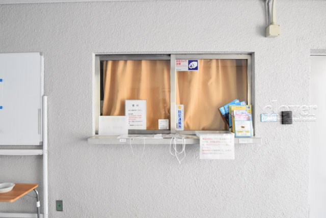 【受付】 | 戸山マンション | 管理人さんが勤務する管理室です。マンションに出入りする人たちを見守り、注意を払ってくれています。～即日のご見学可能～　お問合せはお気軽にどうぞ。