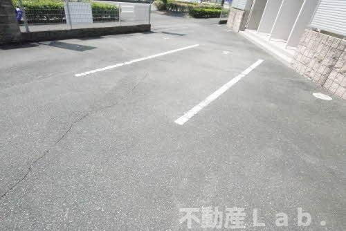 シャーメゾン羽須和の駐車場