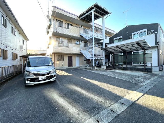 シャトルハイムの駐車場