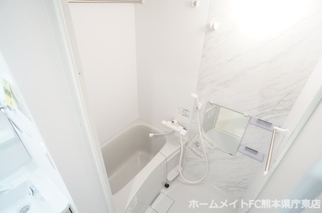 熊本市東区若葉３丁目のアパートの浴室
