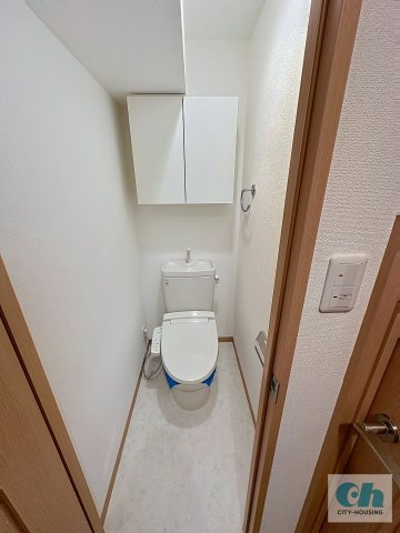 クルーセ大森 803号室のトイレ