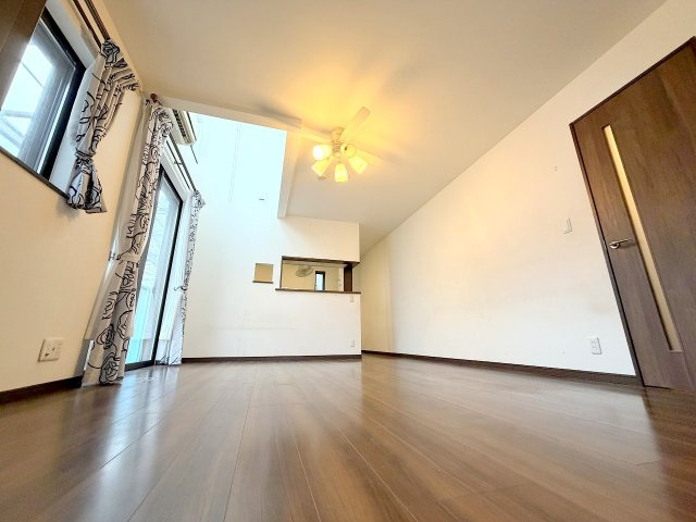 青梅市師岡町　中古戸建の居間・リビング